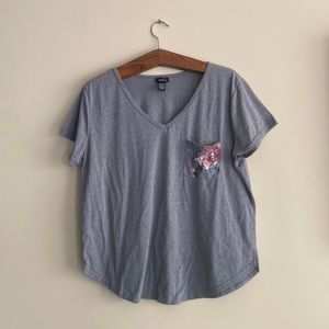 Rue21 Gray Floral Pocket Tee